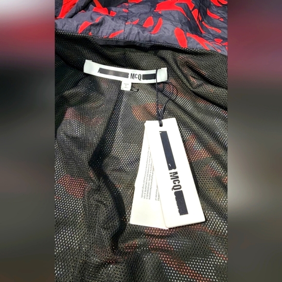 MCQ BY ALEXANDER MCQUEEN Swallow Jacket Black & Red - Picture 9 of 10